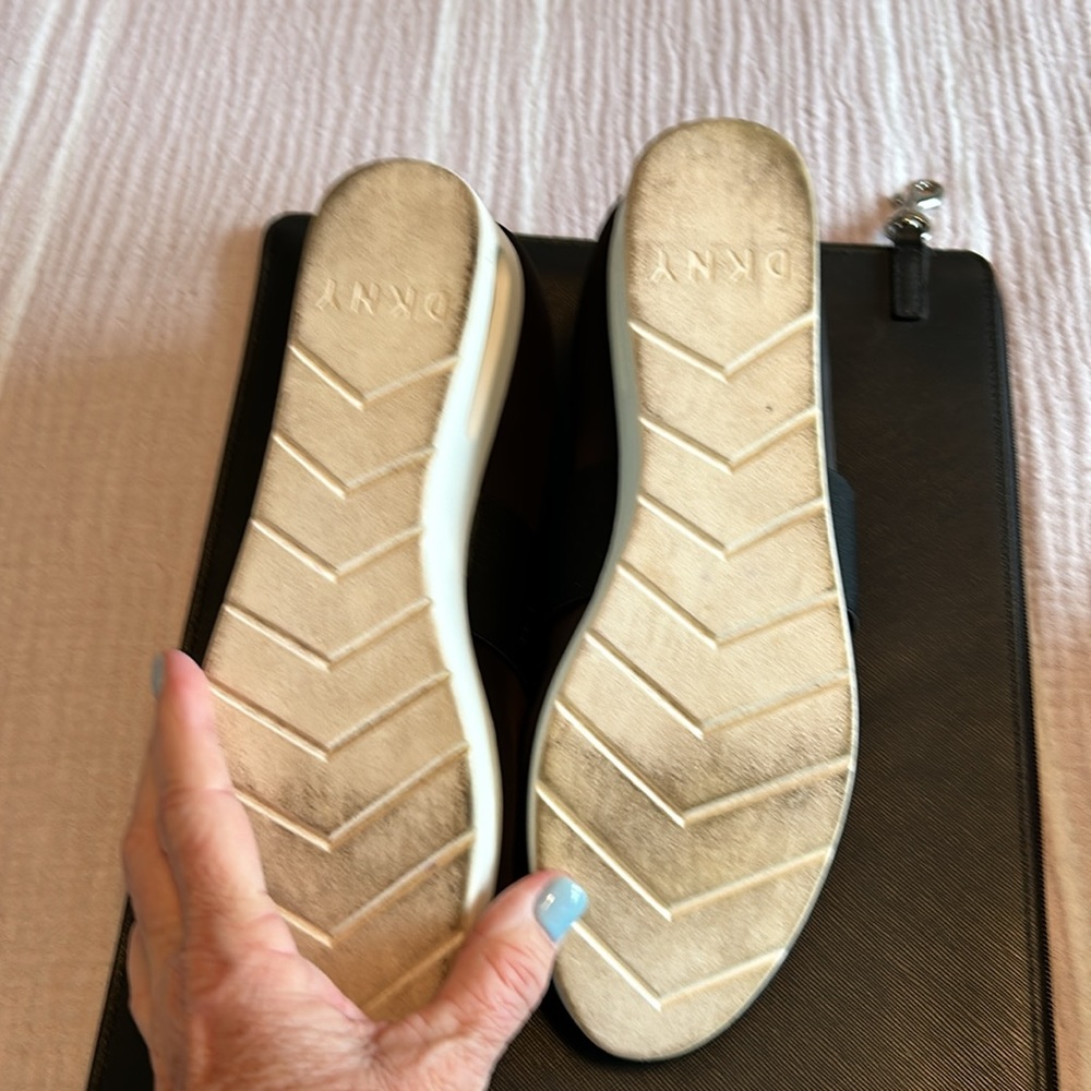 Donna Karan women’s size 7 1/2 black nylon ish comfy wedge sneakers/ tennis. - Picture 4 of 7